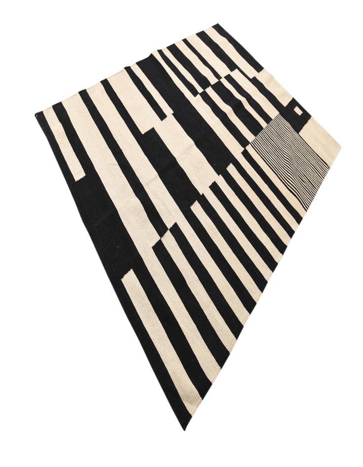 Detail image of  4' 11 x 6' 7  Hand Woven Kilim Modern Wool Rug