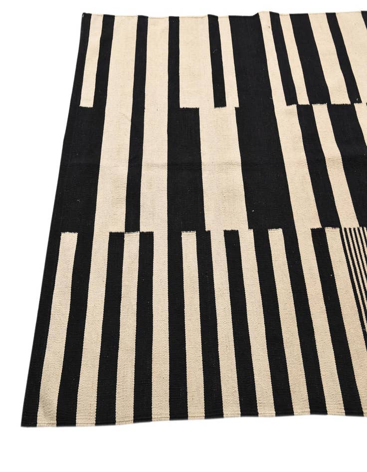 Detail image of  4' 11 x 6' 7  Hand Woven Kilim Modern Wool Rug