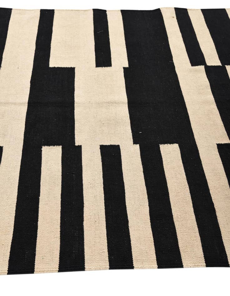 Detail image of  4' 11 x 6' 7  Hand Woven Kilim Modern Wool Rug