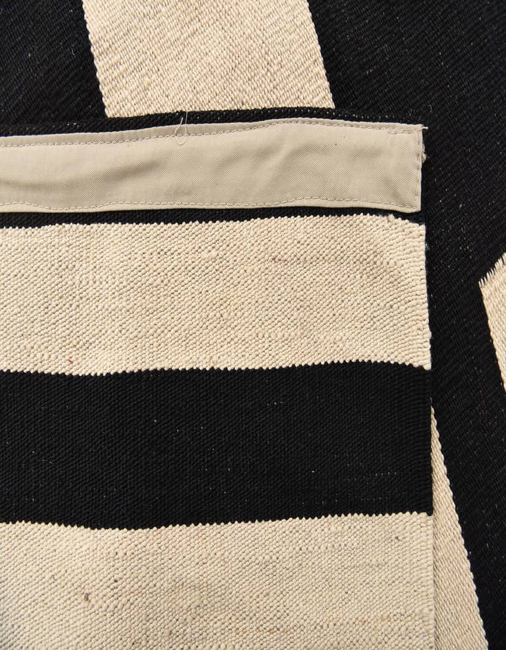 Detail image of  4' 11 x 6' 7  Hand Woven Kilim Modern Wool Rug