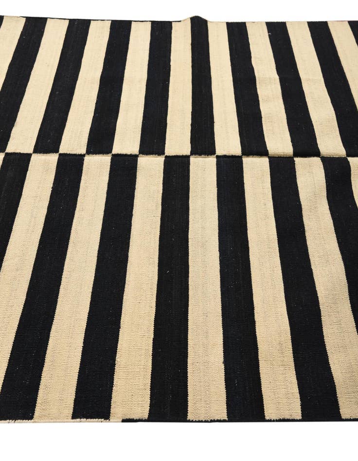 Detail image of  5' 2 x 6' 6  Hand Woven Kilim Modern Wool Rug