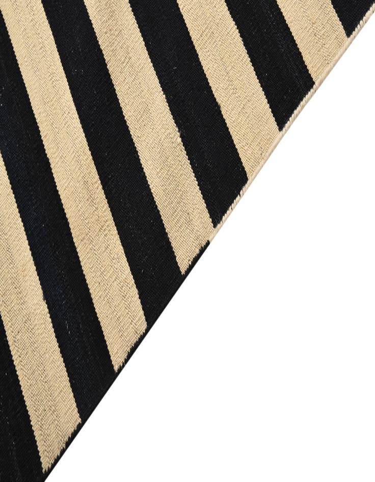 Detail image of  5' 2 x 6' 6  Hand Woven Kilim Modern Wool Rug