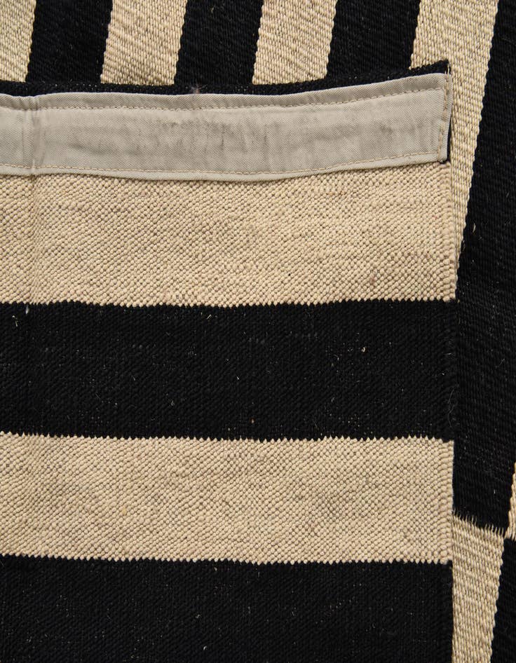 Detail image of  8' 5 x 9' 7  Hand Woven Kilim Modern Wool Rug