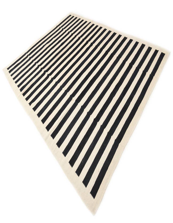 Detail image of  8' 3 x 11'  Hand Woven Kilim Modern Wool Rug