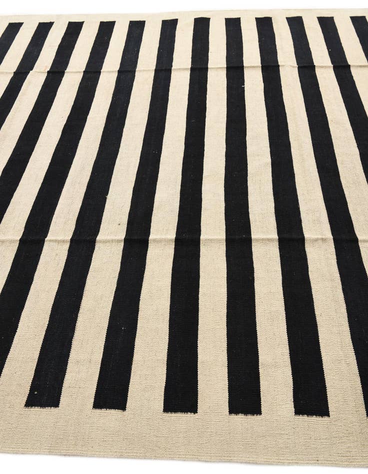 Detail image of  8' 3 x 11'  Hand Woven Kilim Modern Wool Rug