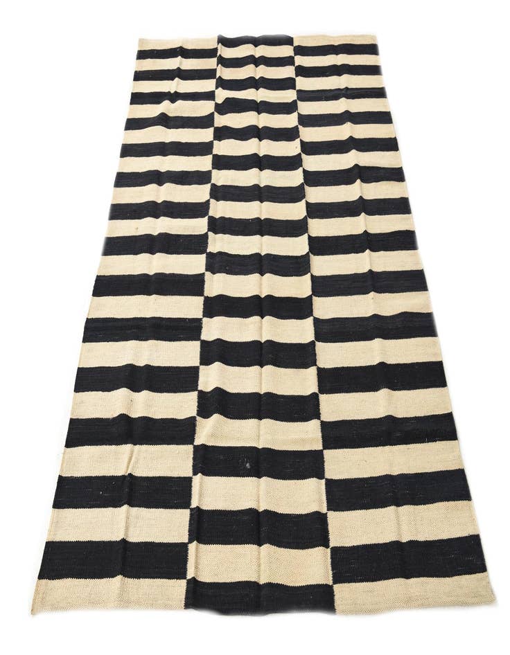 Detail image of  4' 2 x 5' 10  Hand Woven Kilim Modern Wool Rug