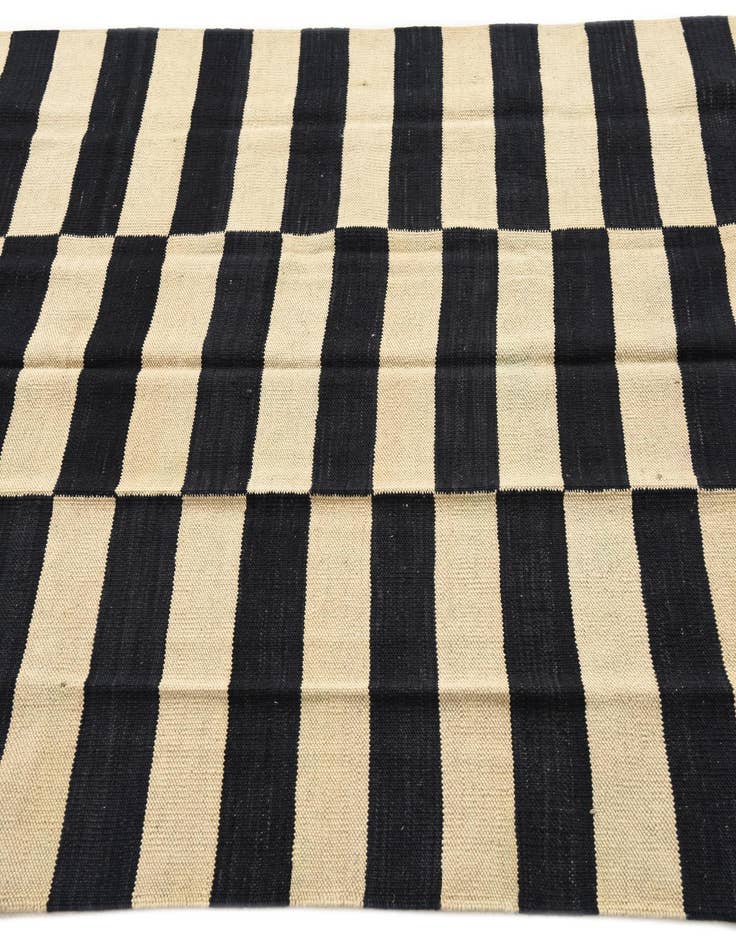 Detail image of  4' 2 x 5' 10  Hand Woven Kilim Modern Wool Rug