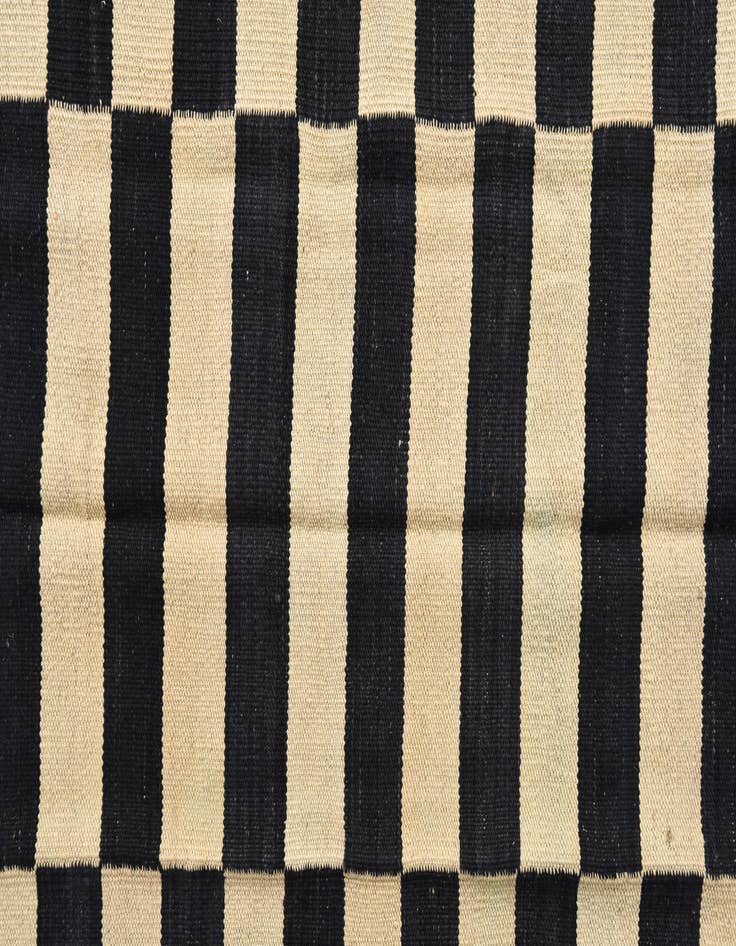 Detail image of  4' 2 x 5' 10  Hand Woven Kilim Modern Wool Rug