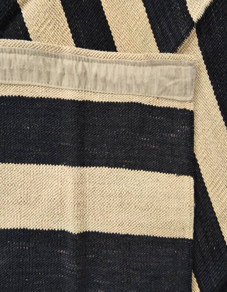 Detail image of  4' 2 x 5' 10  Hand Woven Kilim Modern Wool Rug