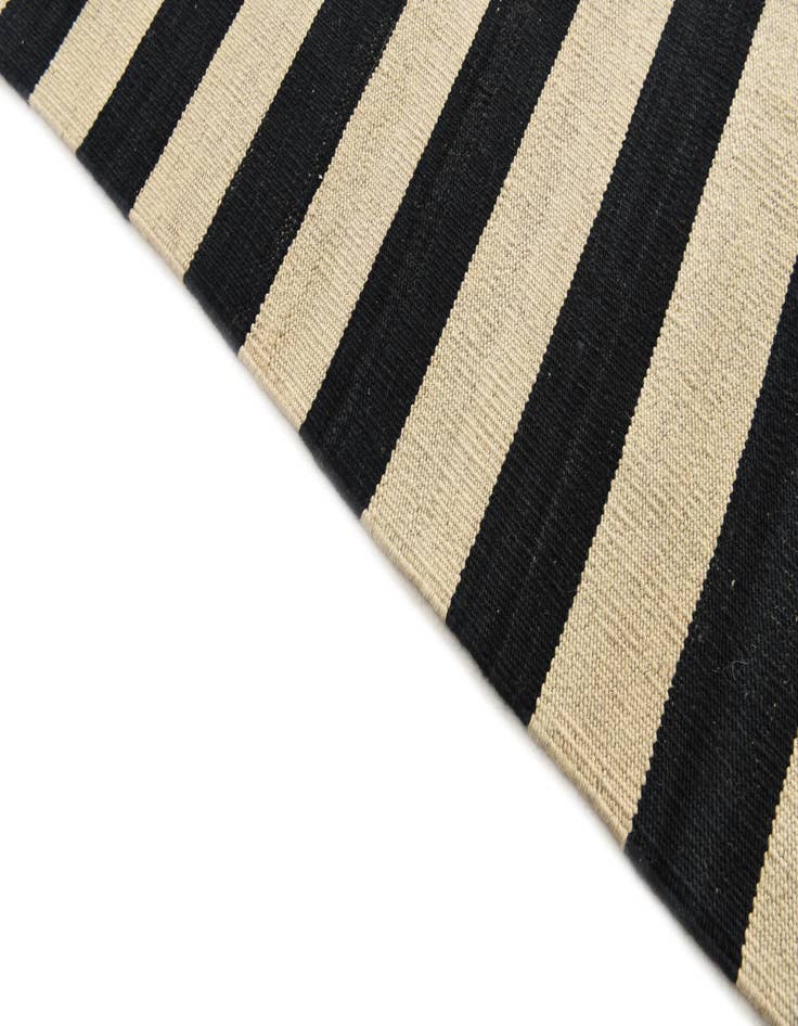 Detail image of  8' 7 x 11' 3  Hand Woven Kilim Modern Wool Rug