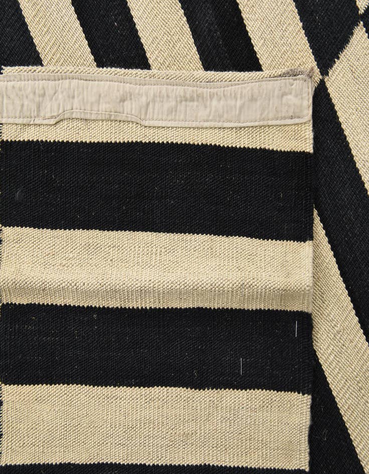 Detail image of  5' 7 x 7' 9  Hand Woven Kilim Modern Wool Rug