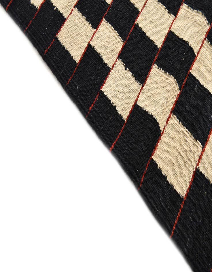 Detail image of  5' 9 x 7' 7  Hand Woven Kilim Modern Wool Rug