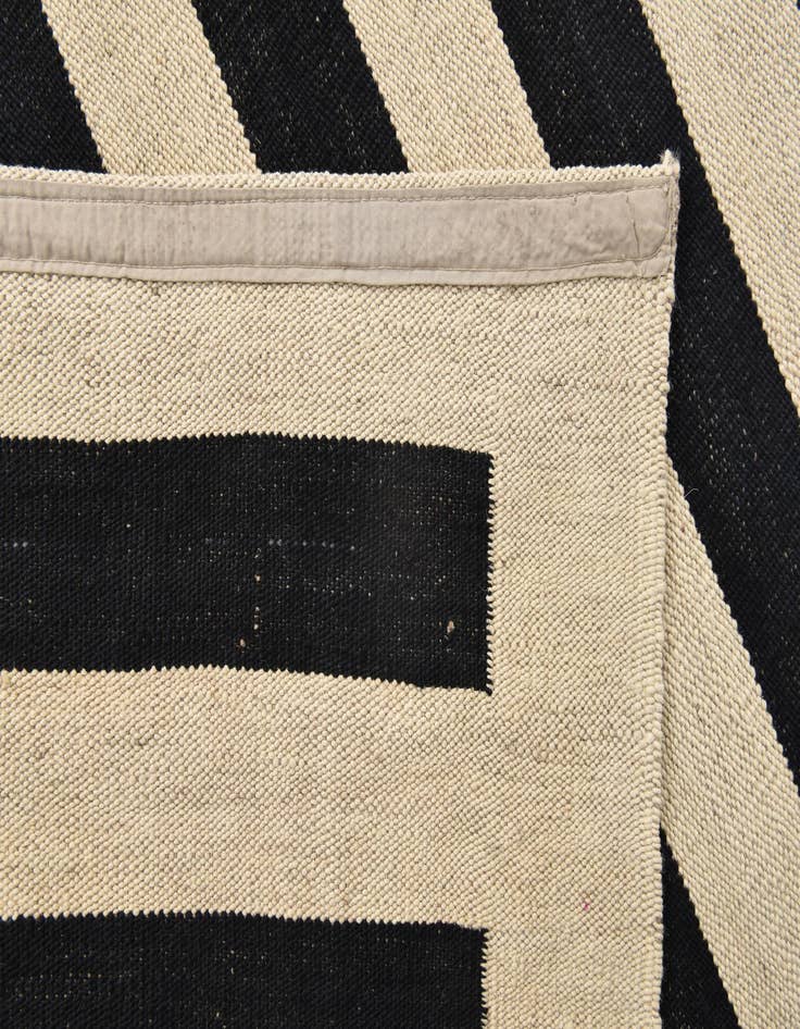 Detail image of  6' 9 x 9' 7  Hand Woven Kilim Modern Wool Rug