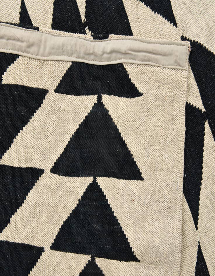Detail image of  6' 7 x 9' 4  Hand Woven Kilim Modern Wool Rug