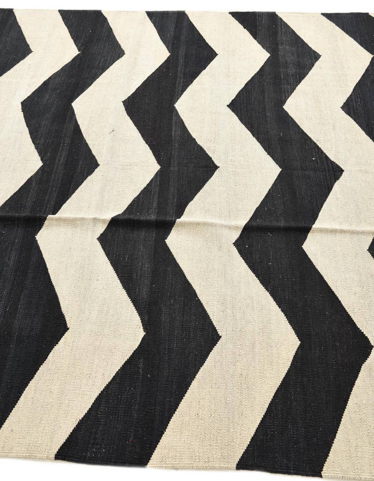 Detail image of  5' 10 x 7' 8  Hand Woven Kilim Modern Wool Rug