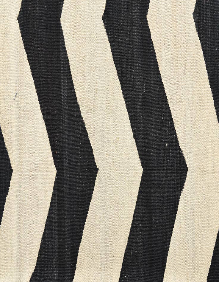 Detail image of  5' 10 x 7' 8  Hand Woven Kilim Modern Wool Rug