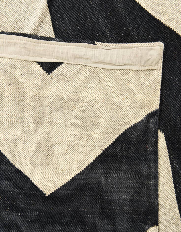 Detail image of  5' 10 x 7' 8  Hand Woven Kilim Modern Wool Rug