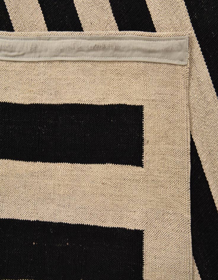 Detail image of  6' 10 x 9' 9  Hand Woven Kilim Modern Wool Rug