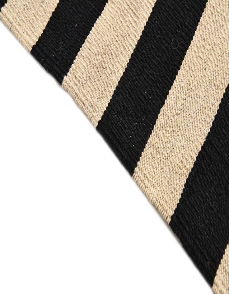 Detail image of  2' 8 x 3' 10  Hand Woven Kilim Modern Wool Rug