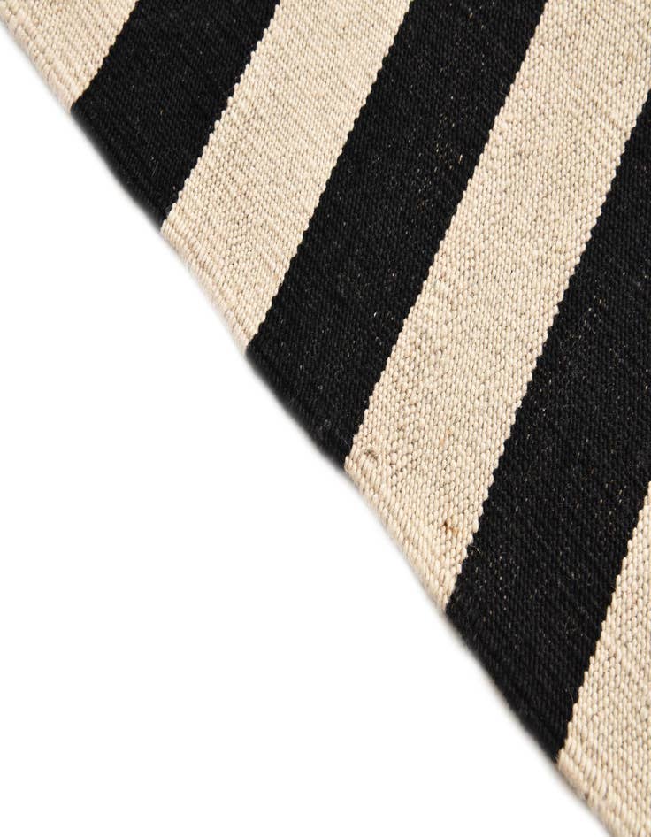 Detail image of  2' 8 x 3' 10  Hand Woven Kilim Modern Wool Rug