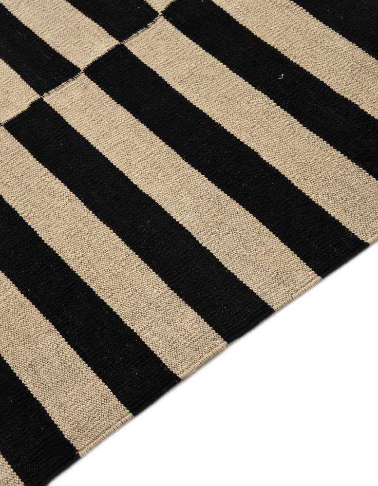 Detail image of  5' 10 x 7' 9  Hand Woven Kilim Modern Wool Rug