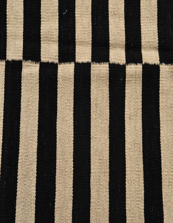 Detail image of  5' 10 x 7' 9  Hand Woven Kilim Modern Wool Rug