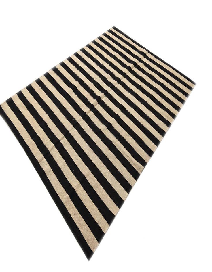 Detail image of  5' 9 x 7' 8  Hand Woven Kilim Modern Wool Rug