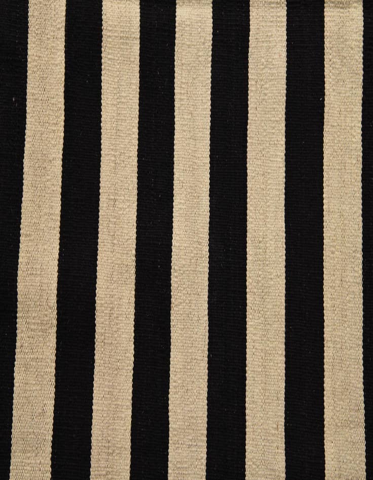 Detail image of  5' 9 x 7' 8  Hand Woven Kilim Modern Wool Rug