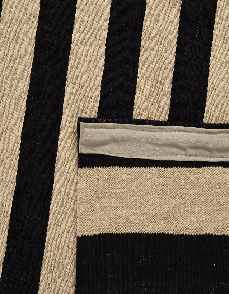 Detail image of  5' 9 x 7' 8  Hand Woven Kilim Modern Wool Rug