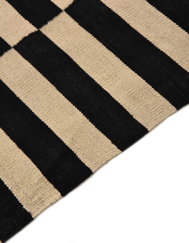 Detail image of  3' 2 x 5' 10  Hand Woven Kilim Modern Wool Rug