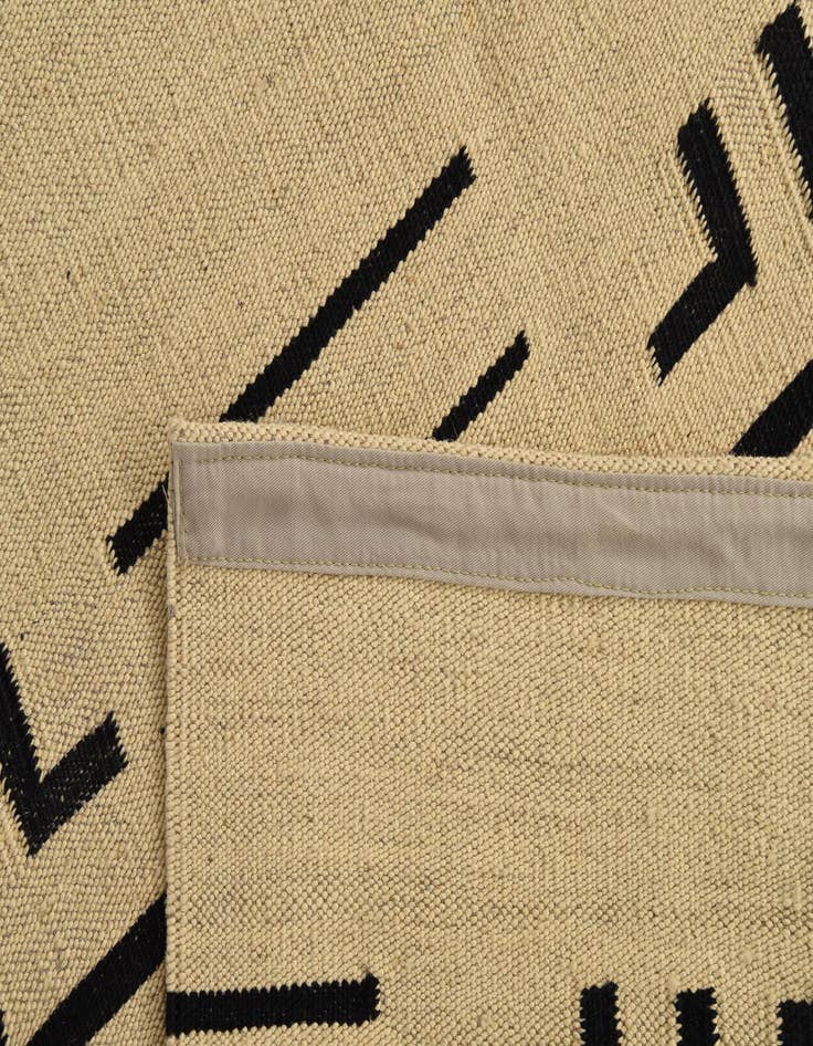 Detail image of  5' 4 x 6' 7  Hand Woven Kilim Modern Wool Rug