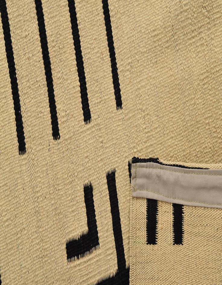 Detail image of  5' 5 x 6' 6  Hand Woven Kilim Modern Wool Rug