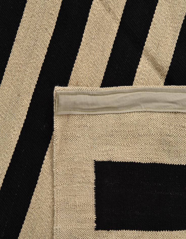 Detail image of  5' 7 x 7' 8  Hand Woven Kilim Modern Wool Rug