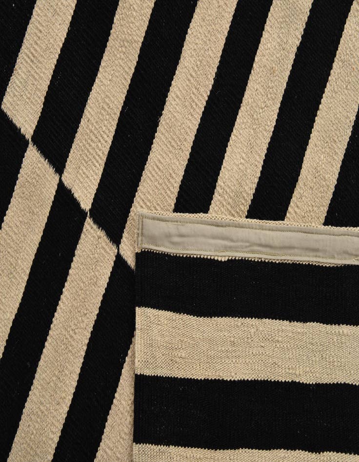 Detail image of  5' 7 x 7' 8  Hand Woven Kilim Modern Wool Rug