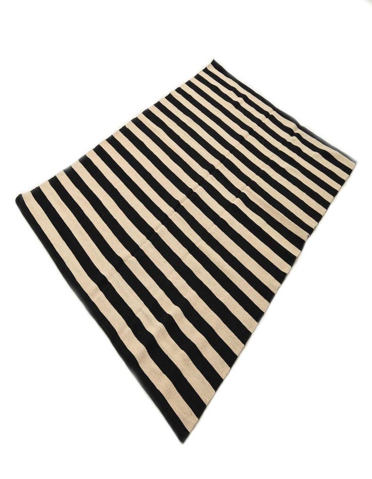 Detail image of  5' 6 x 7' 8  Hand Woven Kilim Modern Wool Rug