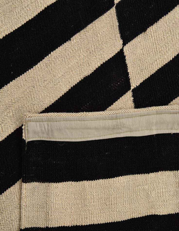 Detail image of  5' 4 x 7' 10  Hand Woven Kilim Modern Wool Rug