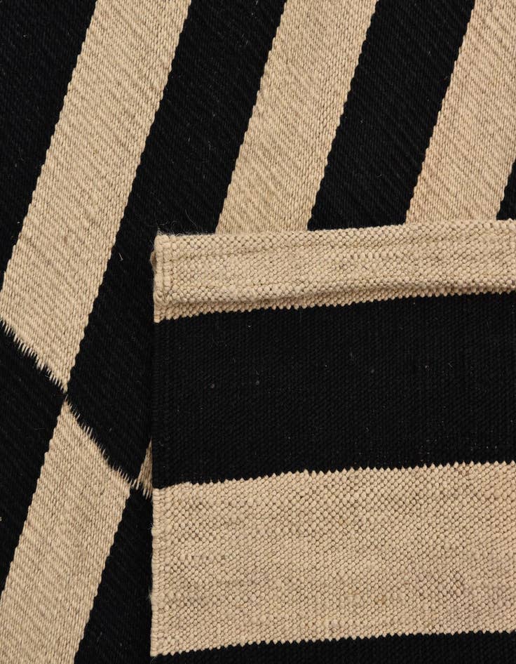 Detail image of  3' 3 x 4' 8  Hand Woven Kilim Modern Wool Rug