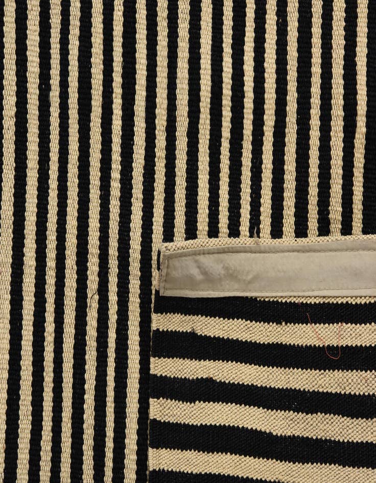 Detail image of  5' 9 x 7' 10  Hand Woven Kilim Modern Wool Rug