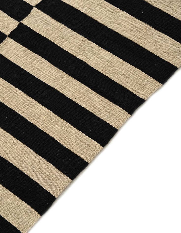 Detail image of  5' 7 x 7' 9  Hand Woven Kilim Modern Wool Rug