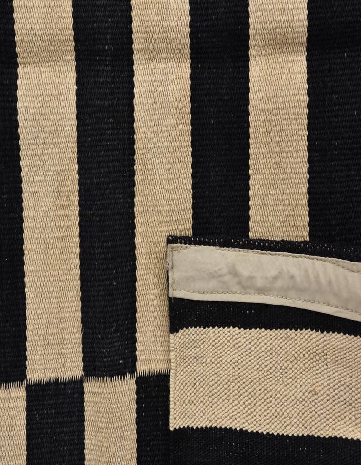 Detail image of  3' 3 x 4' 11  Hand Woven Kilim Modern Wool Rug