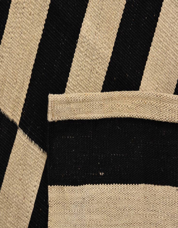 Detail image of  2' 7 x 4' 10  Hand Woven Kilim Modern Wool Rug