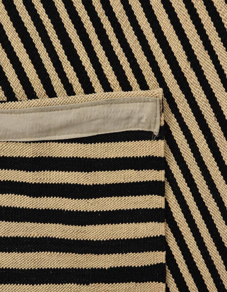 Detail image of  5' 7 x 7' 9  Hand Woven Kilim Modern Wool Rug