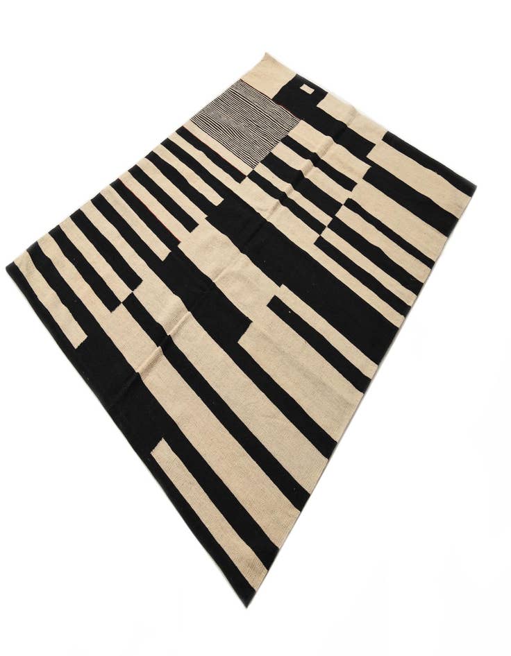 Detail image of  5' 9 x 7' 7  Hand Woven Kilim Modern Wool Rug