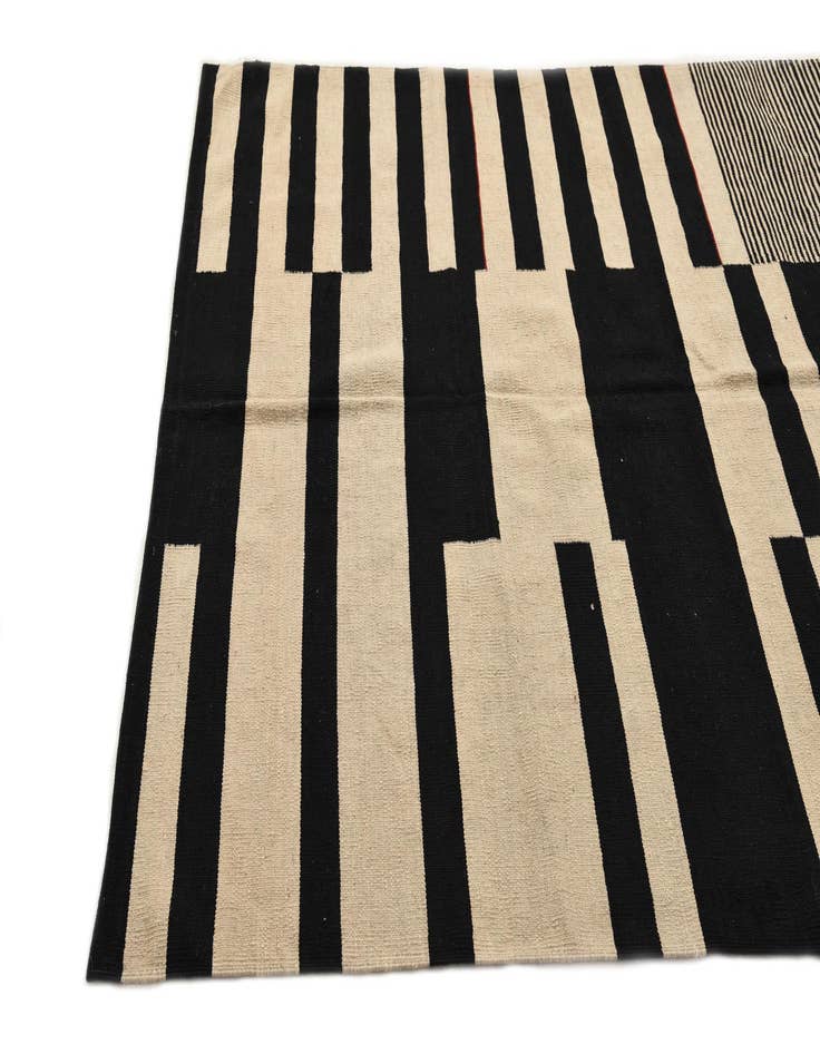 Detail image of  5' 9 x 7' 7  Hand Woven Kilim Modern Wool Rug