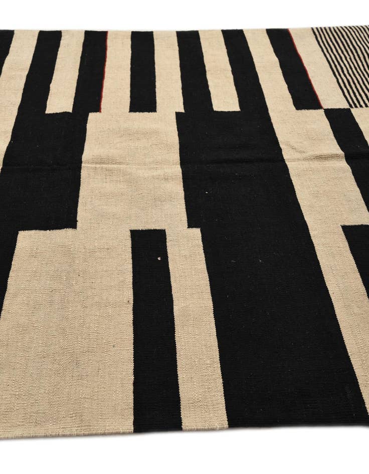 Detail image of  5' 9 x 7' 7  Hand Woven Kilim Modern Wool Rug
