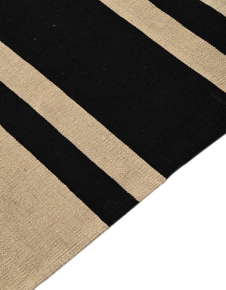 Detail image of  5' 9 x 7' 7  Hand Woven Kilim Modern Wool Rug