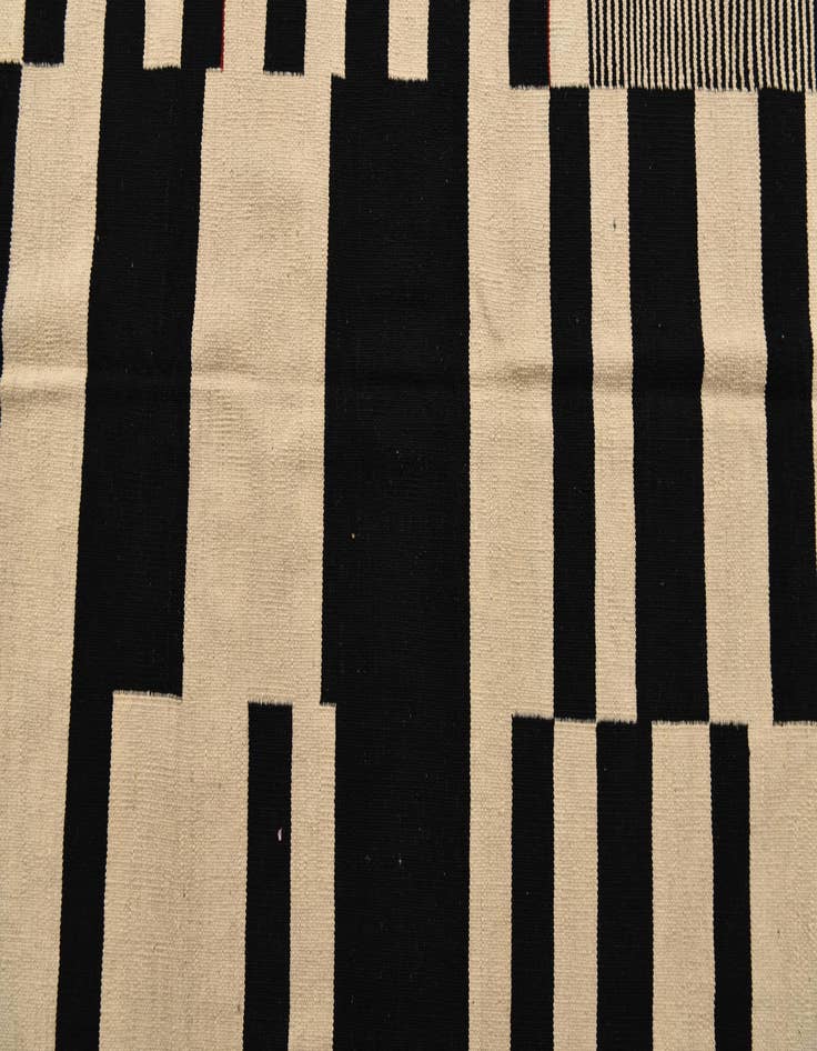 Detail image of  5' 9 x 7' 7  Hand Woven Kilim Modern Wool Rug