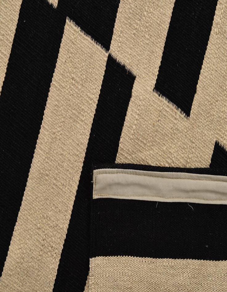 Detail image of  5' 9 x 7' 7  Hand Woven Kilim Modern Wool Rug