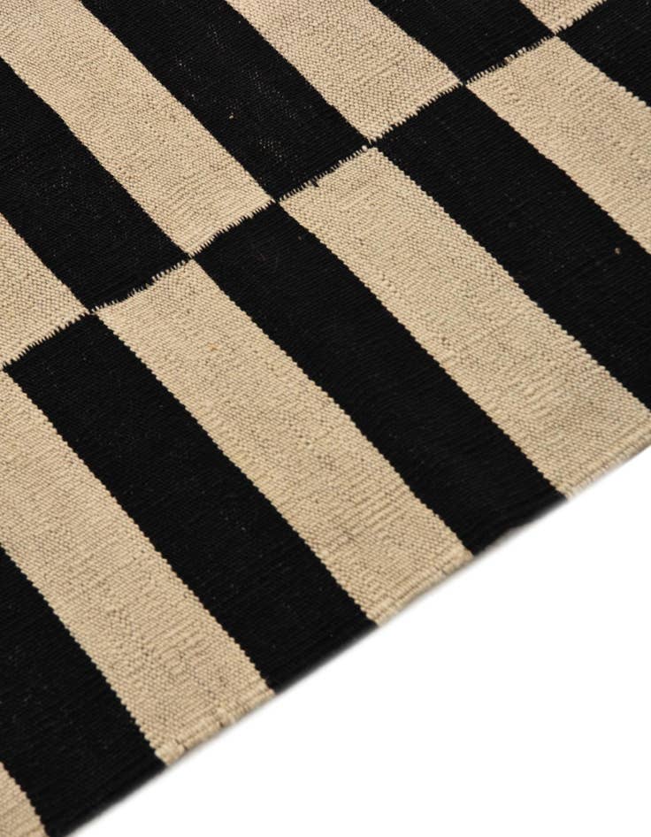 Detail image of  2' 8 x 3' 10  Hand Woven Kilim Modern Wool Rug