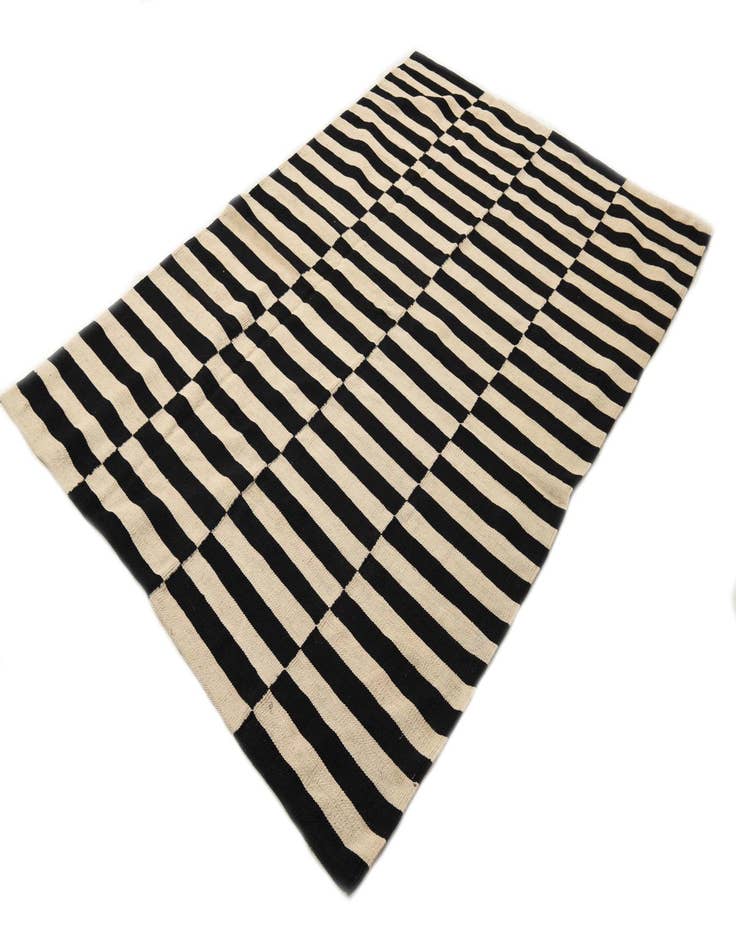 Detail image of  5' 5 x 7' 11  Hand Woven Kilim Modern Wool Rug